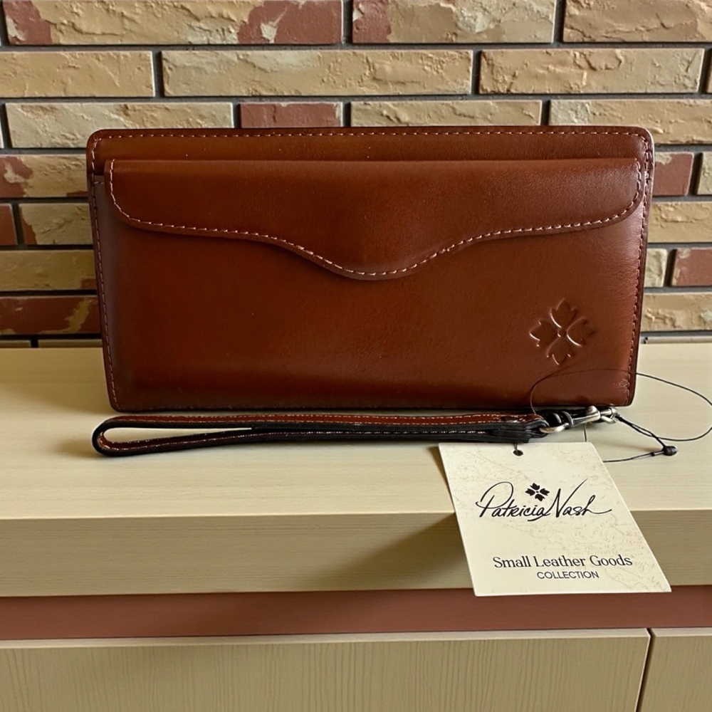 Patricia Nash Valentia Convertible Wristlet Wallet